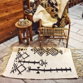 🎄Après un beau mois de décembre où nous avons été heureux de vous retrouver,  nous allons prendre un peu de repos ! 😄Notre  boutique à Lyon sera fermée  du 28/12 au 03/01 et nous expédierons vos commandes en ligne à notre retour. Nous vous souhaitons de belles et heureuses fêtes de fin d'année ✨
.
.
.
.
#fetesdefindannee #repos #cocooning #tapisberbere #tapis #carpet #berberrugs #plaid #laine #handmade #handcrafted #homedecoration #white #whitehome #boheme #relax
